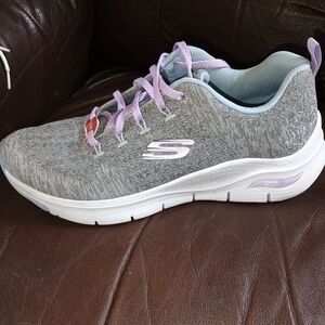 Skechers Women's Arch Fit Comfy Wave NWT